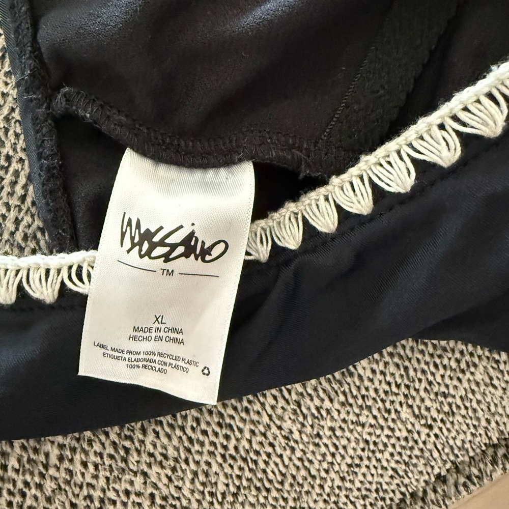 Worn once! Mission cheeky one piece suit size XL - Picture 4 of 6